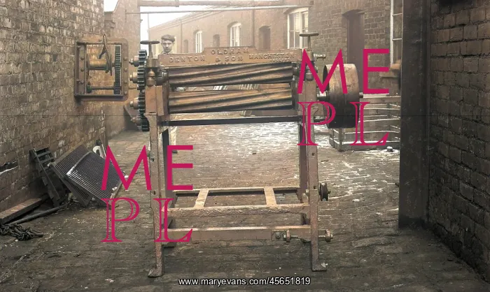: Strimping Machine at Battersby's hatworks : Strimping Machine at Battersby's hatworks