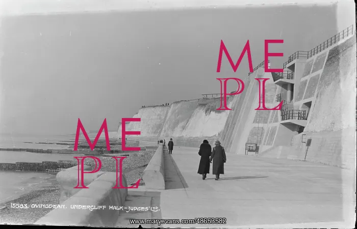 : Stroll Along the Undercliff Walk : Stroll Along the Undercliff Walk