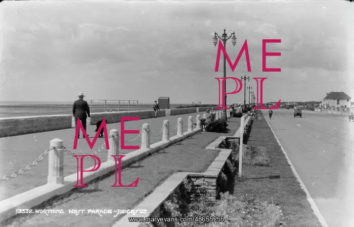 : Stroll Along West Parade : Stroll Along West Parade