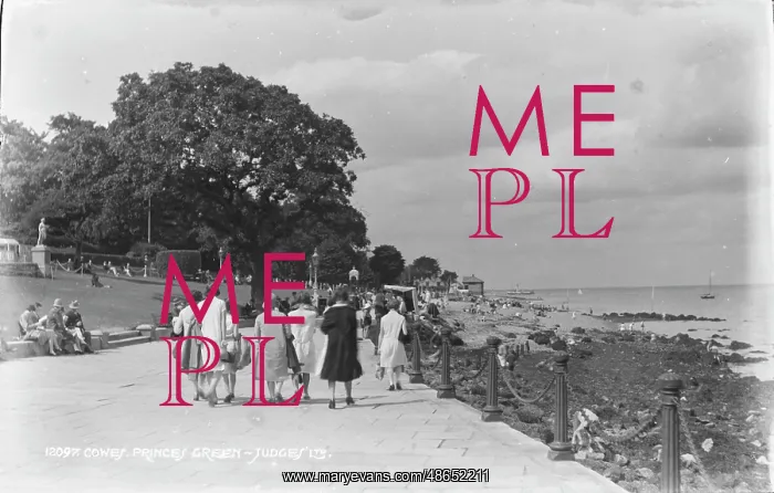 : Strolling Along the Seaside Promenade : Strolling Along the Seaside Promenade