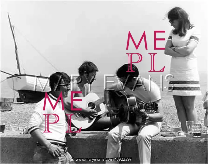  : STRUMMING BY THE SEA