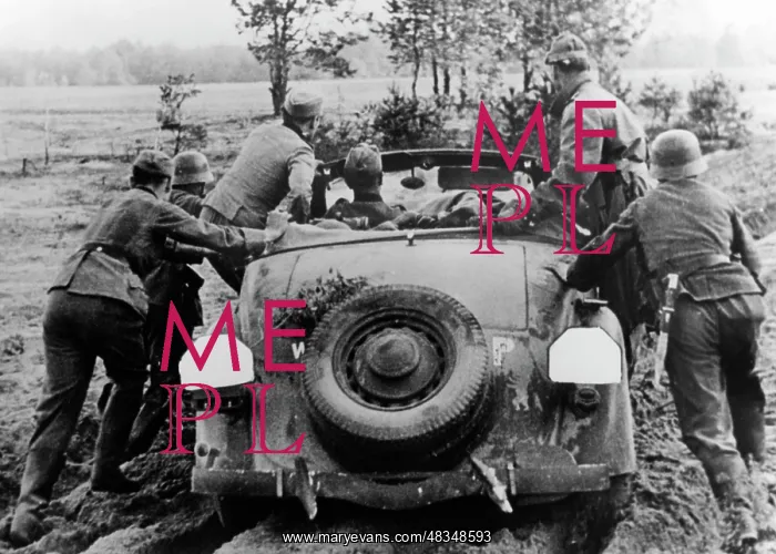 : Stucked vehicle on the Eastern front, 1941 : Stucked vehicle on the Eastern front, 1941