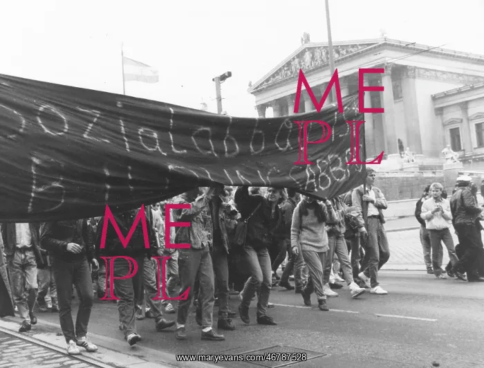 : Student demonstration in front of Parliament : Student demonstration in front of Parliament