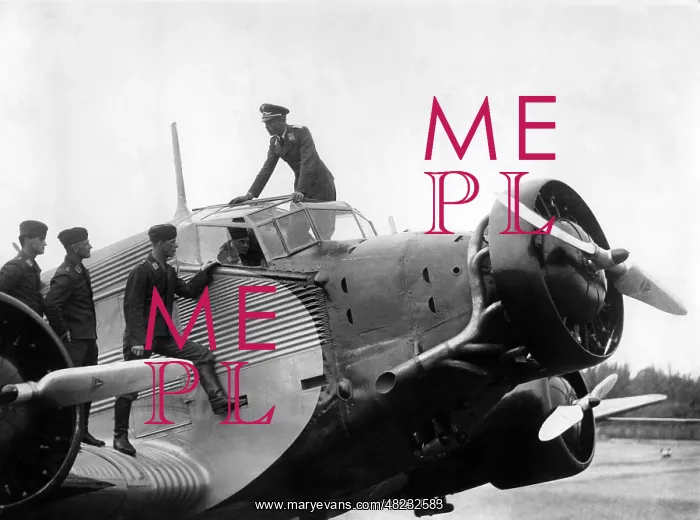: Student pilots of the Luftwaffe with a Junkers Ju 52 : Student pilots of the Luftwaffe with a Junkers Ju 52