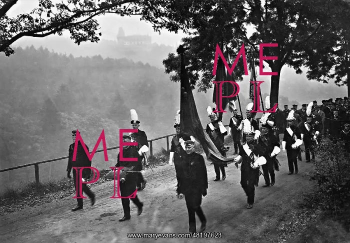 : Students during the ascent to the Wartburg, 1927 : Students during the ascent to the Wartburg, 1927