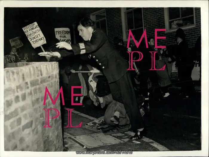 : Students demonstrate outside Daily Worker offices, London : Students demonstrate outside Daily Worker offices, London