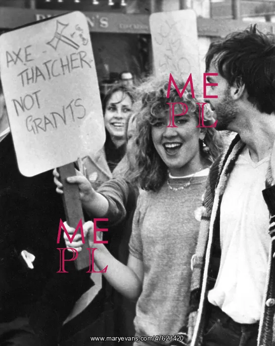 : Students demonstrating over grant offer : Students demonstrating over grant offer