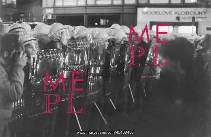 : Students - demonstration - march - police - crackdown : Students - demonstration - march - police - crackdown