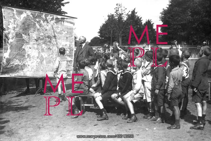 : Students at a geography lesson, 1921 : Students at a geography lesson, 1921