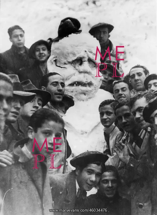  : Students pose with a snowman