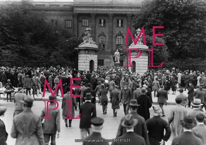 : Students protest in front of the University in Berlin, 1932 : Students protest in front of the University in Berlin, 1932