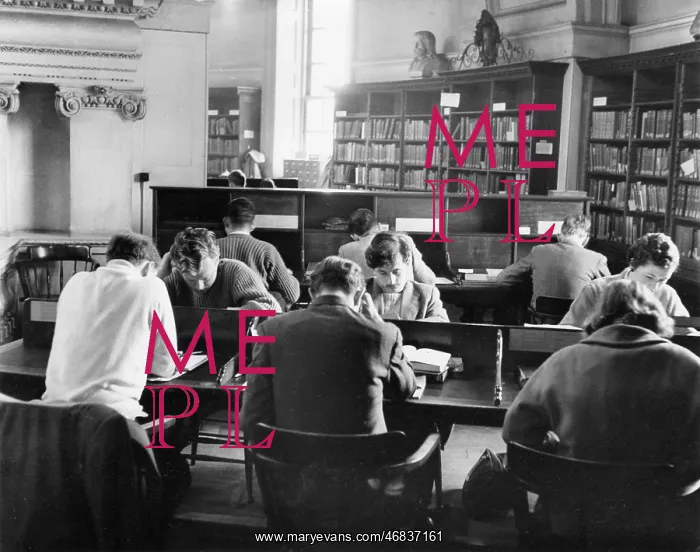 : Students in Radcliffe Camera, Oxford : Students in Radcliffe Camera, Oxford