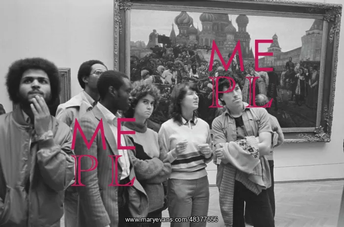 : Students in Tretyakov Gallery : Students in Tretyakov Gallery