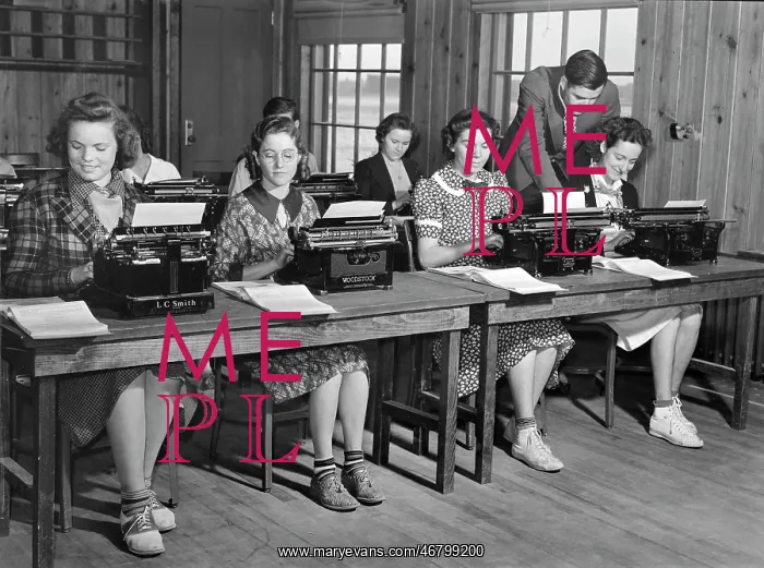 : Students - typing - education - school : Students - typing - education - school