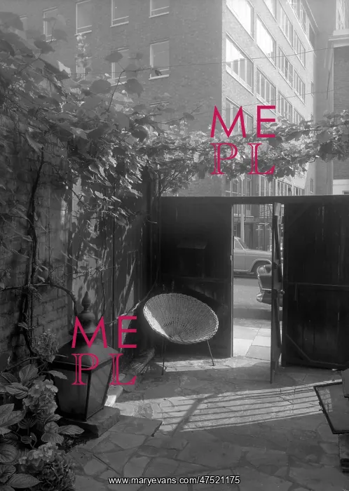 : Studio Garden of Madame Yevonde : Studio Garden of Madame Yevonde