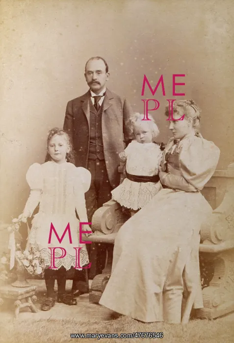 : Studio photo, family of four : Studio photo, family of four
