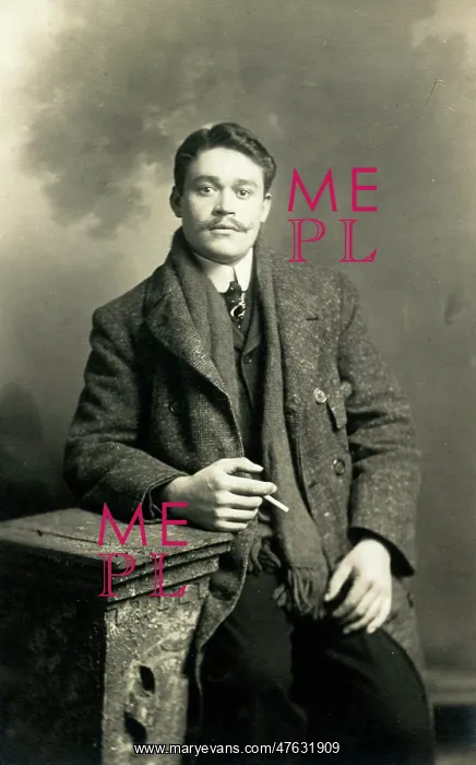 : Studio photograph of a Belgian VAD patient : Studio photograph of a Belgian VAD patient