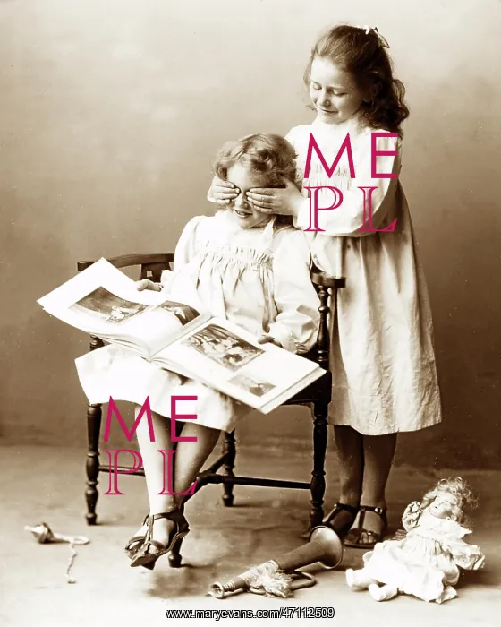  : Studio potrait of children