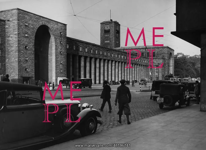 : Stuttgart Central Station, 1933 : Stuttgart Central Station, 1933
