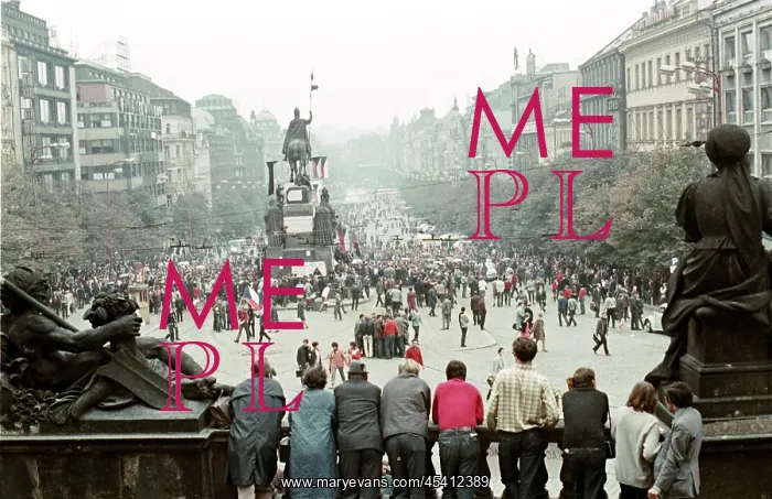 : St.Wenceslas monument - protest - protesters - Prague : St.Wenceslas monument - protest - protesters - Prague