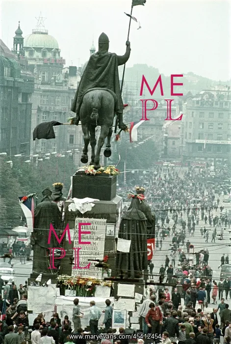 : St.Wenceslas monument - protest - protesters - Prague : St.Wenceslas monument - protest - protesters - Prague