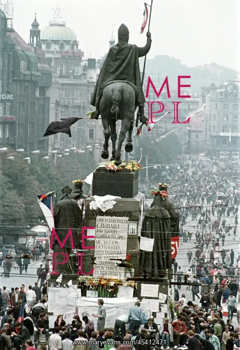 : St.Wenceslas monument - protest - protesters - Prague : St.Wenceslas monument - protest - protesters - Prague