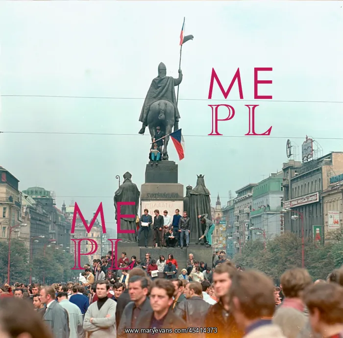 : St.Wenceslas monument - protest - protesters - Prague : St.Wenceslas monument - protest - protesters - Prague
