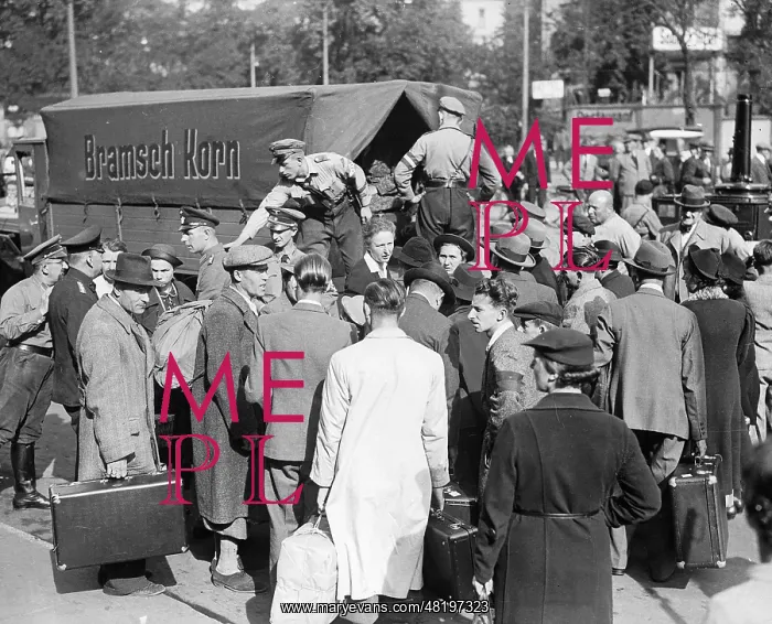 : Sudeten German refugees in Dresden, 1938 : Sudeten German refugees in Dresden, 1938