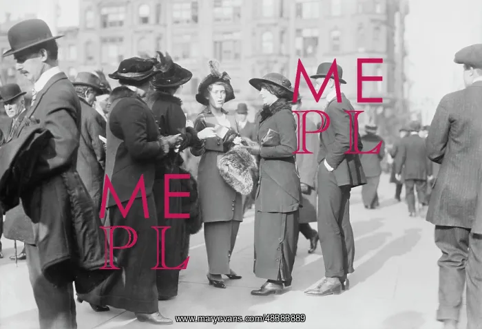 : Suffrage gathering in New York City to publicize : Suffrage gathering in New York City to publicize