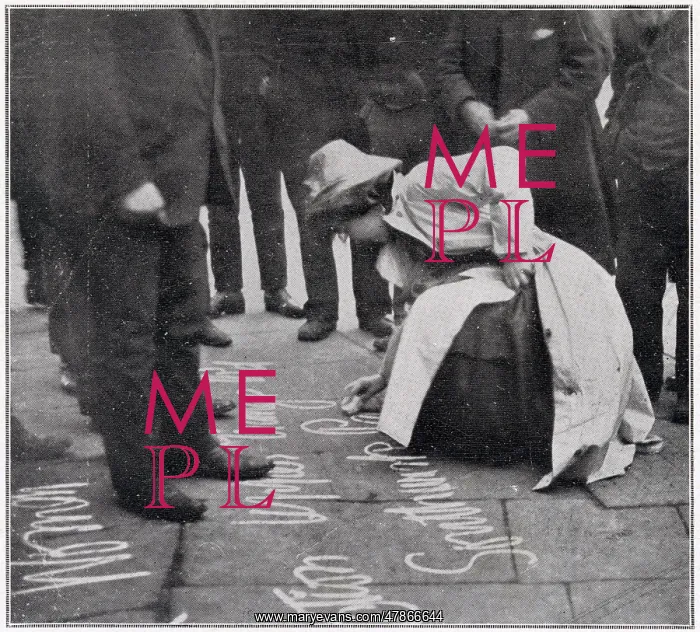 : Suffragette writing on the pavement 1909 : Suffragette writing on the pavement 1909