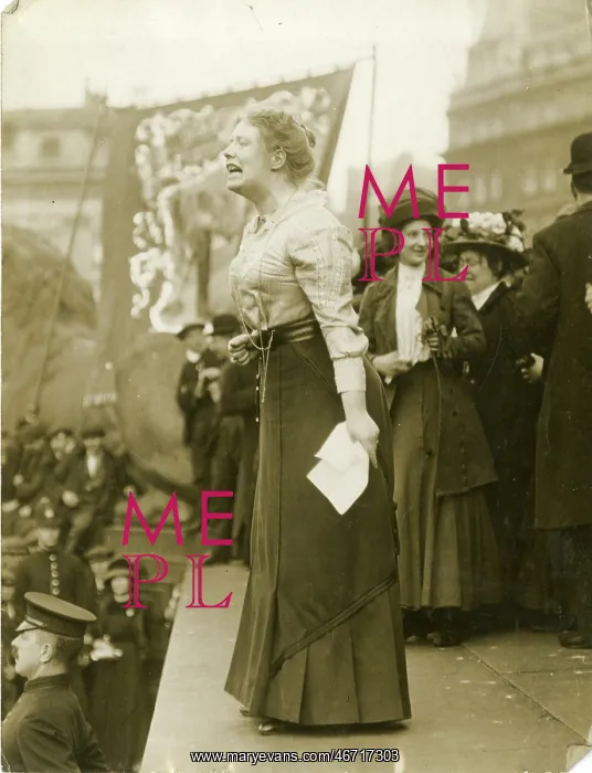 : Suffragettes protesting in Trafalgar Square : Suffragettes protesting in Trafalgar Square