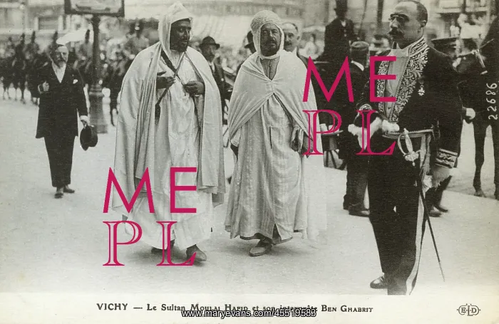 : Sultan Abdelhafid of Morocco and Interpreter : Sultan Abdelhafid of Morocco and Interpreter