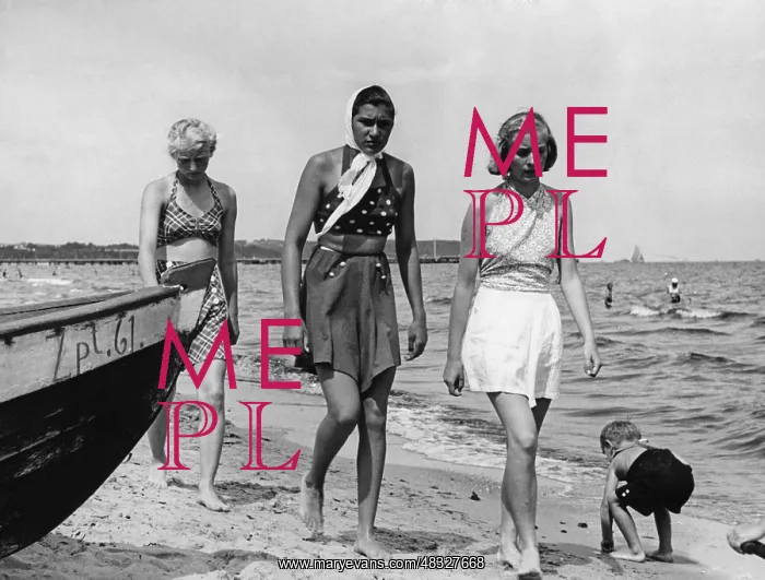 : Summer on the beach near Sopot, 1938 : Summer on the beach near Sopot, 1938