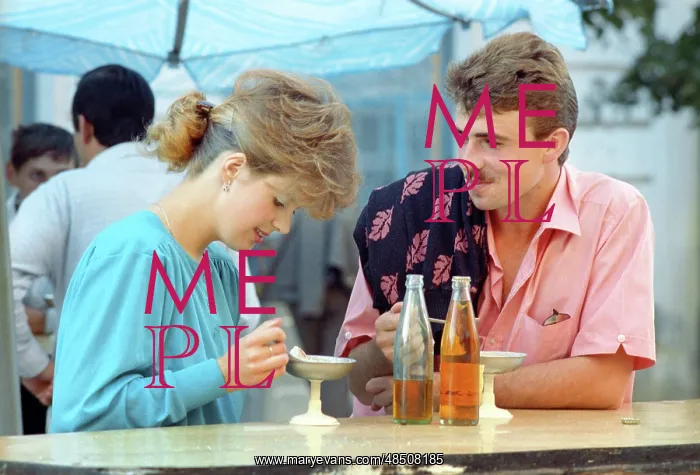 : In summer coffee house, 1990 : In summer coffee house, 1990