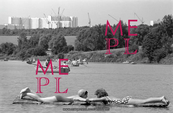 : Summer leisure, 1977 : Summer leisure, 1977