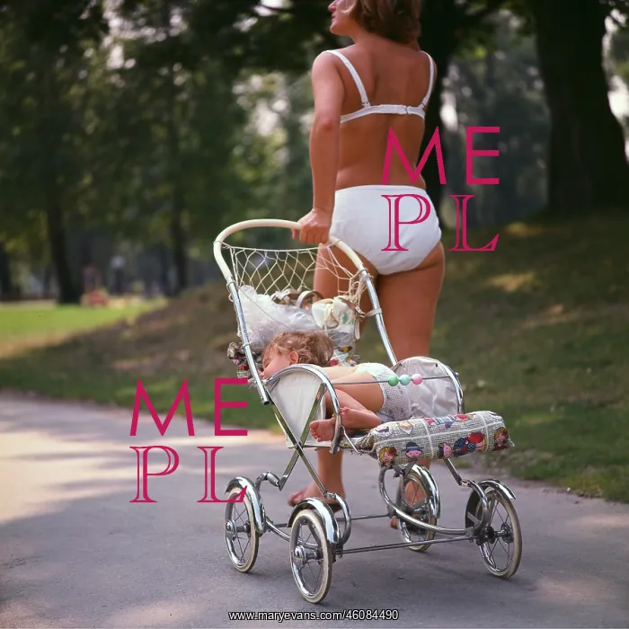: Summer in Vienna. Young woman in a bikini pulls : Summer in Vienna. Young woman in a bikini pulls