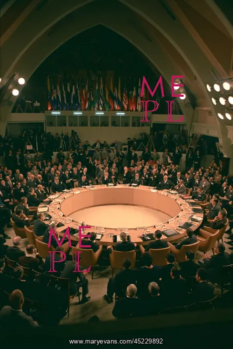 : Summit meeting of American Chiefs of State ? : Summit meeting of American Chiefs of State ?