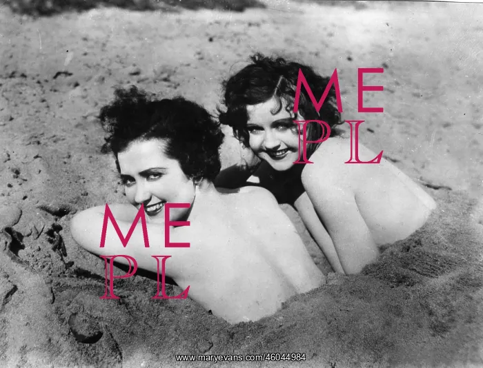 : Sun bathing actresses : Sun bathing actresses
