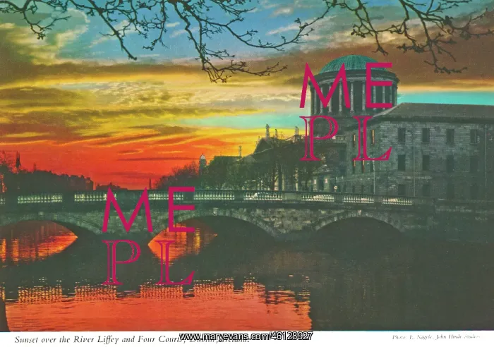: Sunset over the River Liffey and Four Courts, Dublin : Sunset over the River Liffey and Four Courts, Dublin