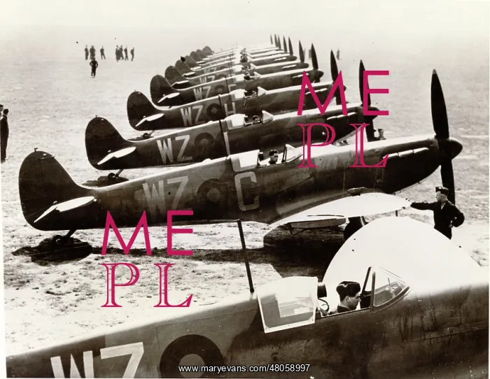 : Supermarine Spitfire Is : Supermarine Spitfire Is