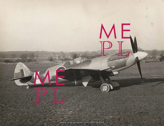 : Supermarine Spitfire F21 LA215 : Supermarine Spitfire F21 LA215