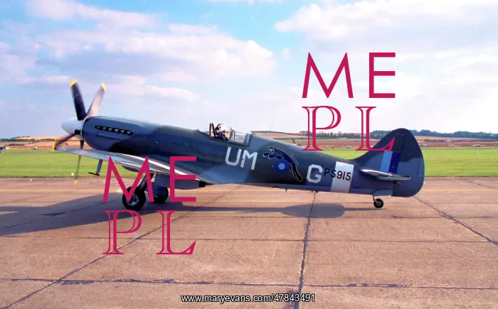 : Supermarine Spitfire Mk PR Mk.XIX PS915 : Supermarine Spitfire Mk PR Mk.XIX PS915