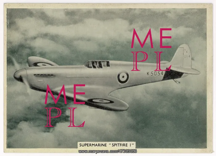 : Supermarine Spitifire in flight - start of WW2 : Supermarine Spitifire in flight - start of WW2