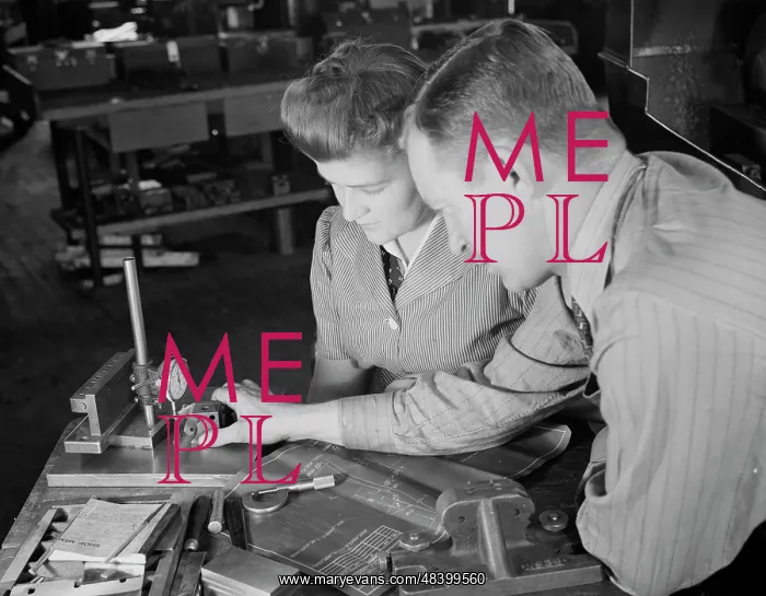 : Supervisor checking dimensions of completed V-block, 1942 : Supervisor checking dimensions of completed V-block, 1942