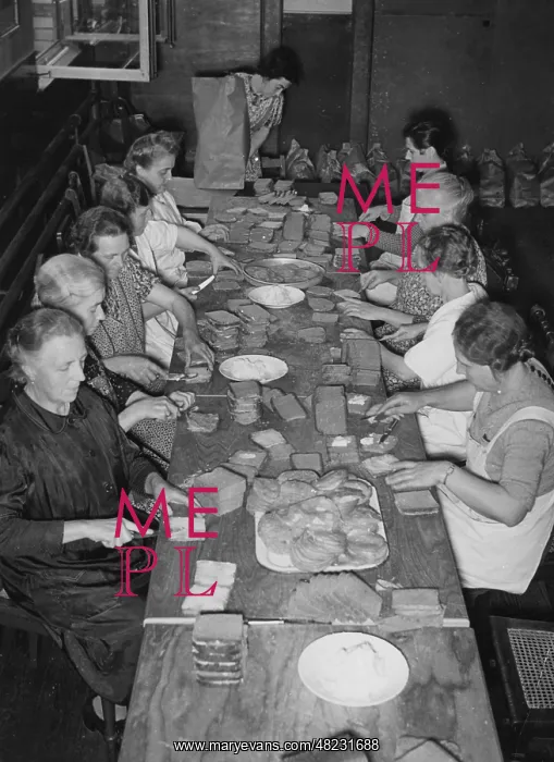 : Supplies in a shared accommodation, 1942 : Supplies in a shared accommodation, 1942