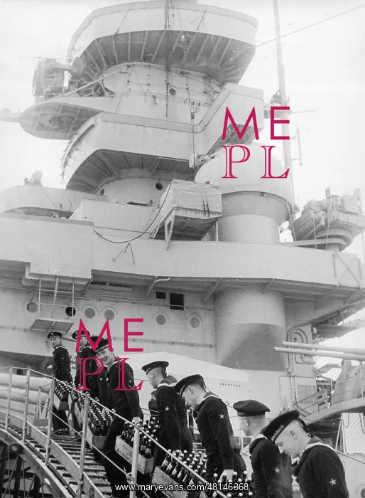 : Supplying the Scharhorn with comestibles, 1939 : Supplying the Scharhorn with comestibles, 1939