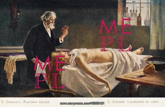 : Surgeon holds up a woman's heart : Surgeon holds up a woman's heart