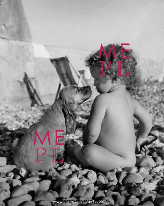  : Susi - at the seaside with a toddler