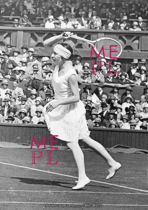: Suzanne Lenglen during a match in Wimbledon : Suzanne Lenglen during a match in Wimbledon