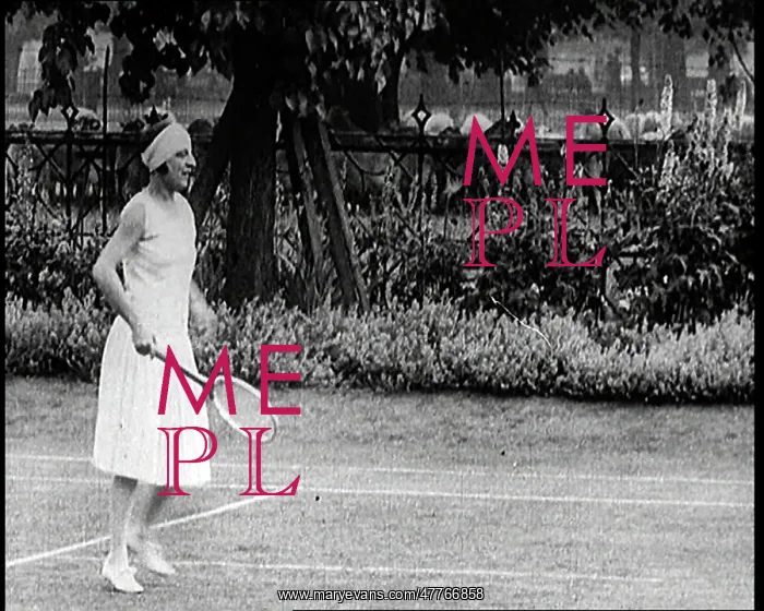 : Suzanne Lenglen Playing A Tennis Match : Suzanne Lenglen Playing A Tennis Match